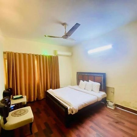 איסלמאבד Mulberry Guest House F-10 מראה חיצוני תמונה
